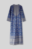 فستان ماكسي من الحرير المطرز