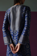 فستان ماكسي من الحرير المطرز