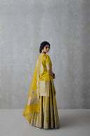 طقم تنورة من الحرير الديباج