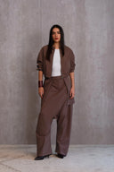 بنطلون حريري منسوج يدويًا